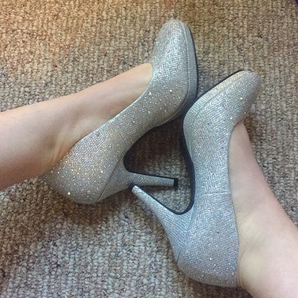 Silver Shoes - Picture 1 of 4